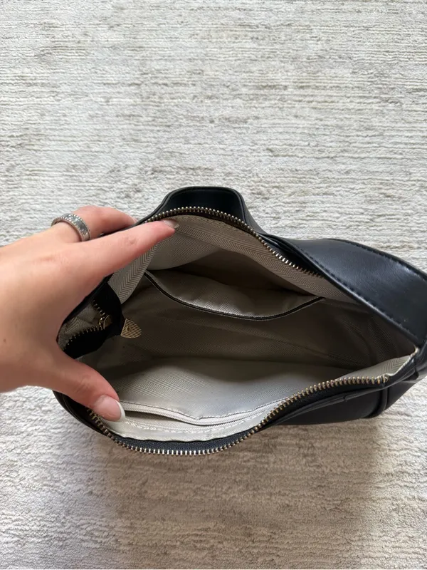 Amazon Black Leather Shoulder Bag with Curved Strap - Image 2