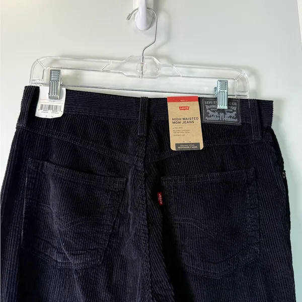 NWT Women's Levis High Waisted Mom Jean Black Corduroy Relaxed Tapered Fit 30x30 - Image 4