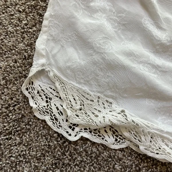 Oluwatu Satin Floral Shorts Ivory Balinese Lace Detail Elastic Waist Size Small - Image 3
