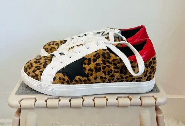 Nature Breeze Low Top Leopard Print Sneakers size 7 red - Image 2