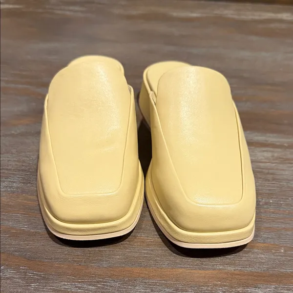 Vince Raquel Leather Mules Cashew Pale Yellow Slip-On Flats Size 5.5 NIB $295‎ - Image 7