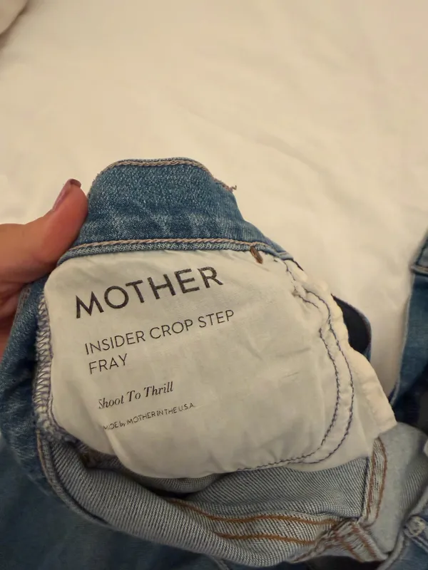 MOTHER Denim Jeans Fray Insider Crop - Image 4