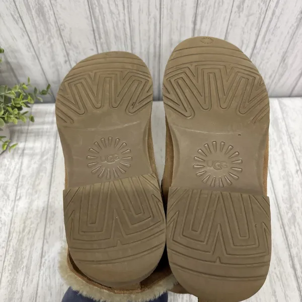 Womens Size 8.5 Ugg McKay Boots - Image 5