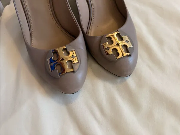 Tory Burch | Luna Taupe Gold-Accent Leather Wedges | 7 - Image 6