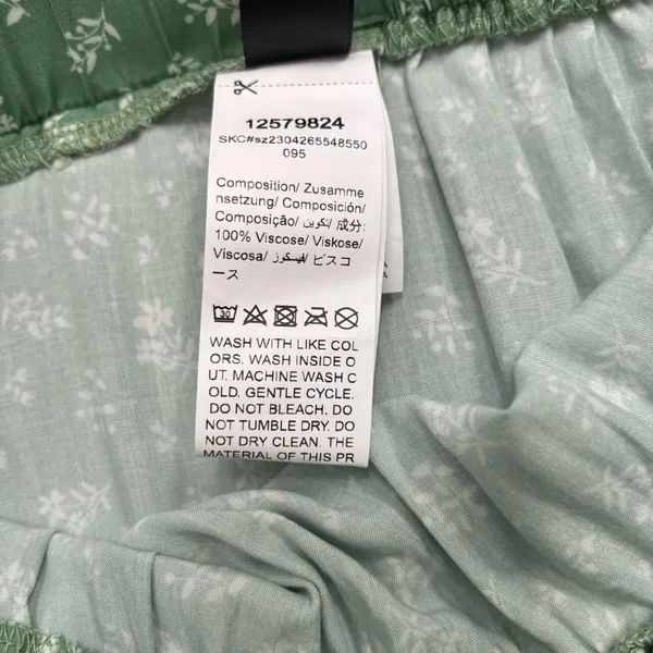 SHEIN Green Ditsy Floral Midi Skirt with Side Slit - Image 4
