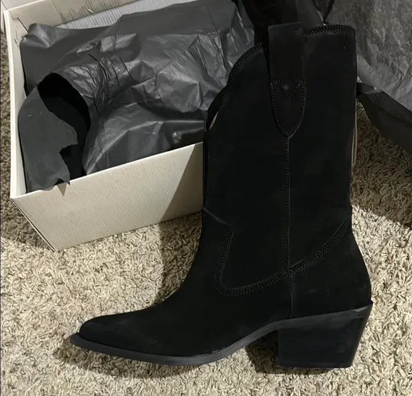 Black cowboy boots Size 9 - Image 4