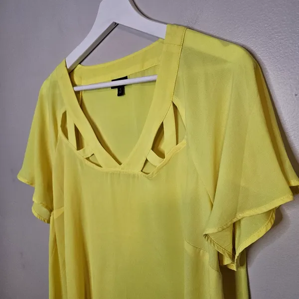 Torrid Yellow Blouse Georgette Cage Front Cutout Lemon Tonic Top Lightweight 0 - Image 3