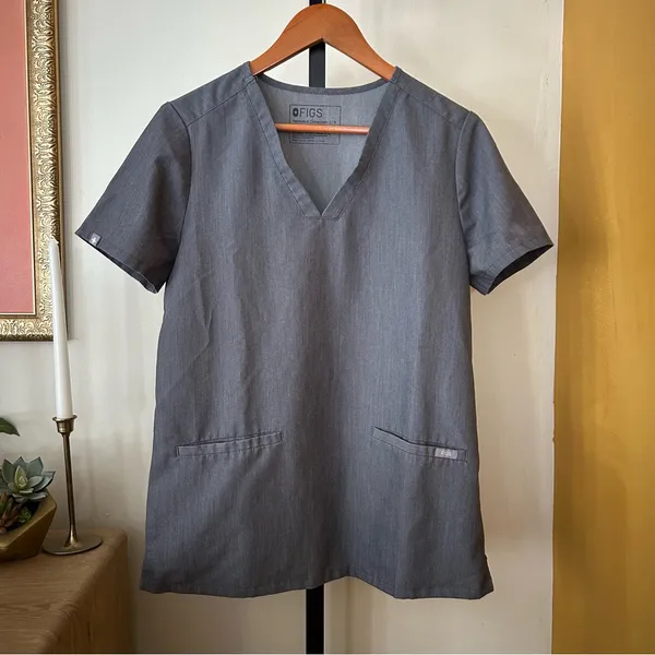 FIGS Women's Casma Three-Pocket Scrub Top V-Neck Graphite Gray PO 1602 Size S‎ - Image 3