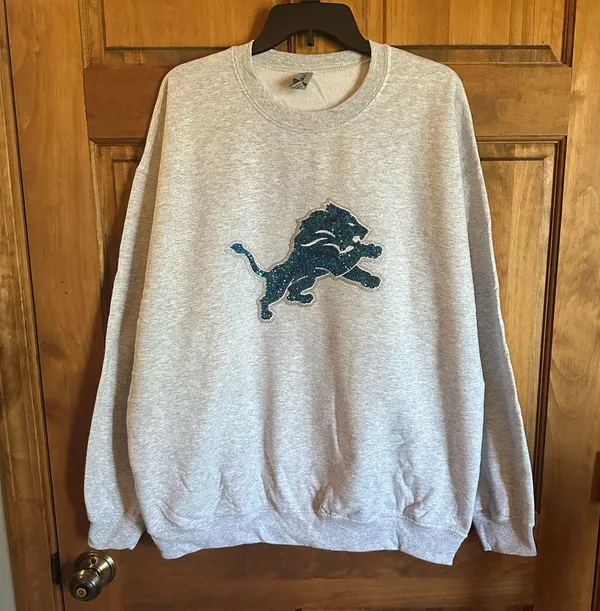 Detroit Lions sweater! NFL Gray Sweatshirt with Blue sequins Lion Logo size XXL - Image 2