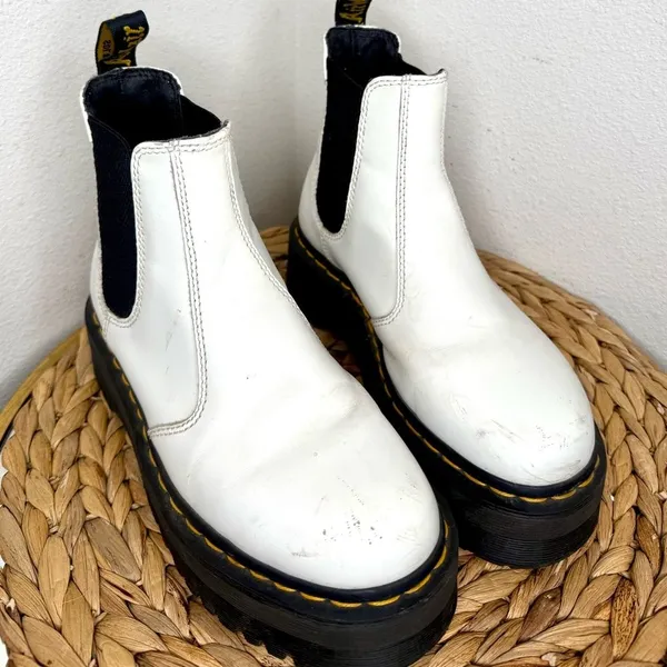 Dr. Martens Boots White Leather Chelsea Boot Quad 2976 Platform Retro Punk 90s - Image 3