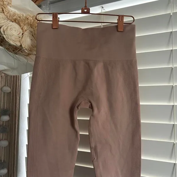 SET Active dusty pink neutral ribbed seamless leggings size small - Image 4