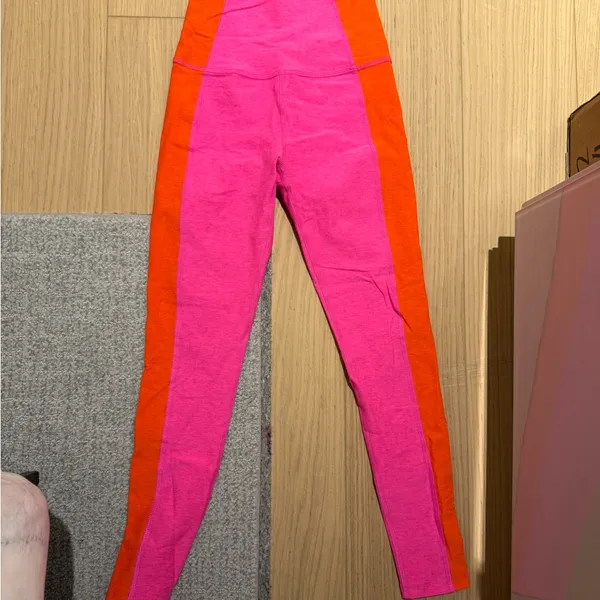 Beyond Yoga Bright Pink and Orange Leggings - Image 3