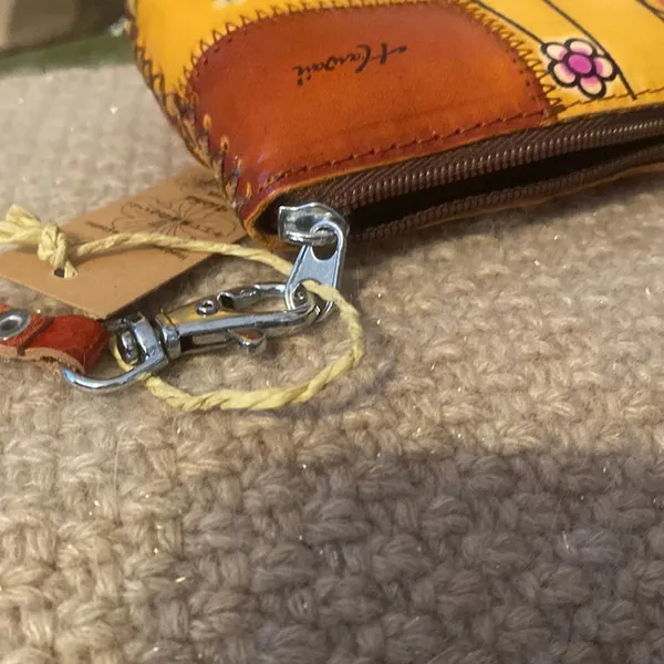 New with tags Hawaiian Leather Patchwork/ Flowers Wristlet Coin/Card Purse - Image 5