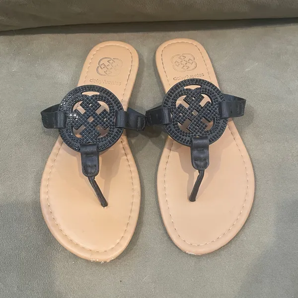 Daisy Fuentes Black and Tan Sandals with Classic Slip-On Design - Image 2