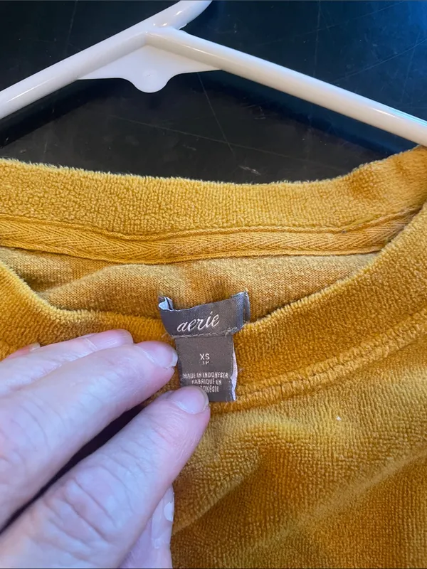 Mustard Crewneck Women's velour Sweatshirt aerie xs - Image 3