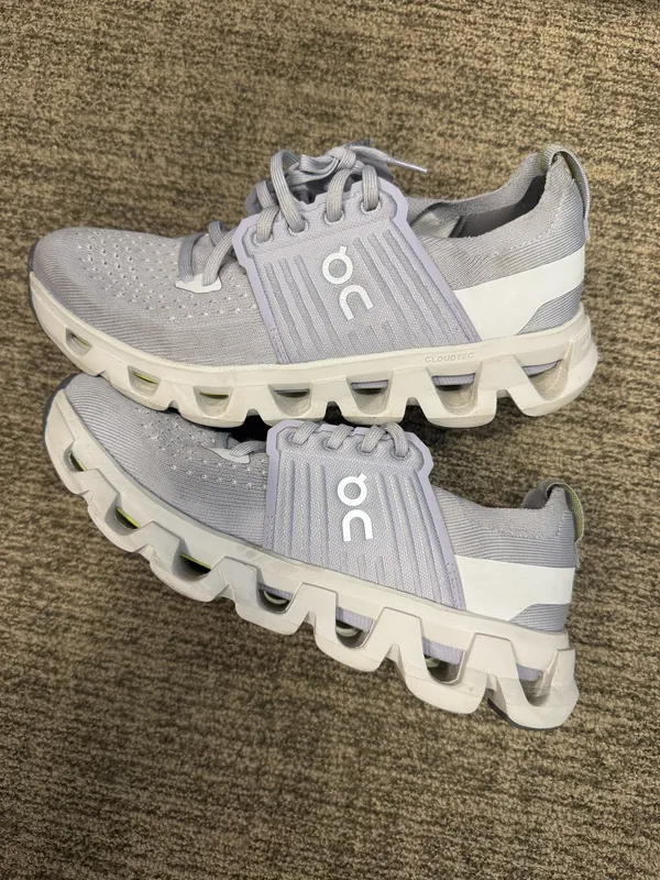 ON Cloud Cloudswift 4 Running Shoes Women’s Size 10 - Image 2