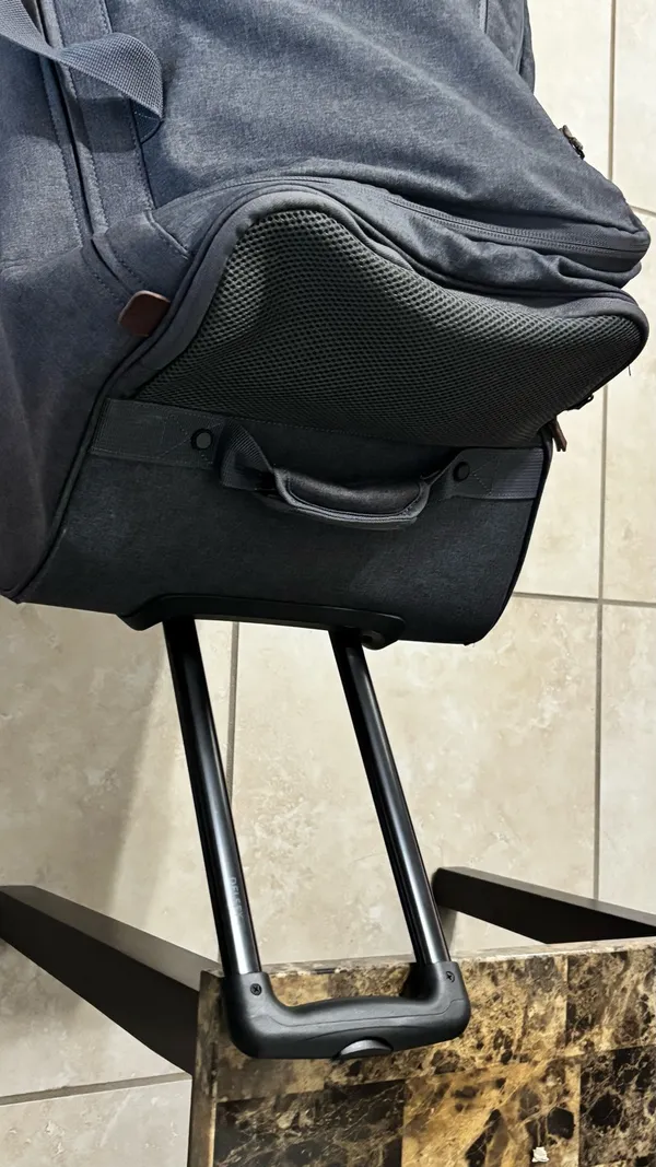 Delsey Paris Large Gray Travel Deffel Bag Soft Sided Luggage Multiple Pocket - Image 8