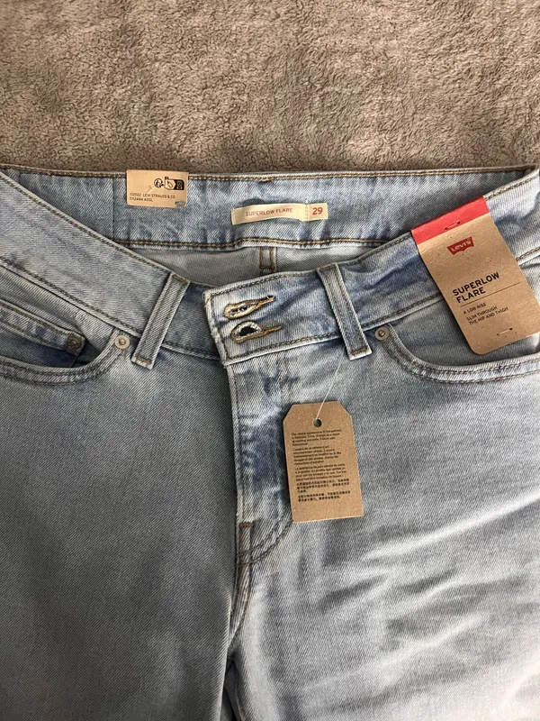 Super Low Flare Levi’s Bootcut - Image 3