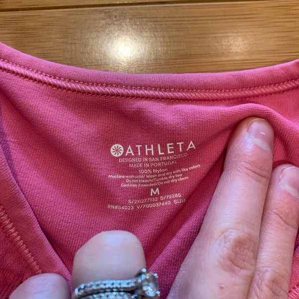 workout top size medium - Image 5