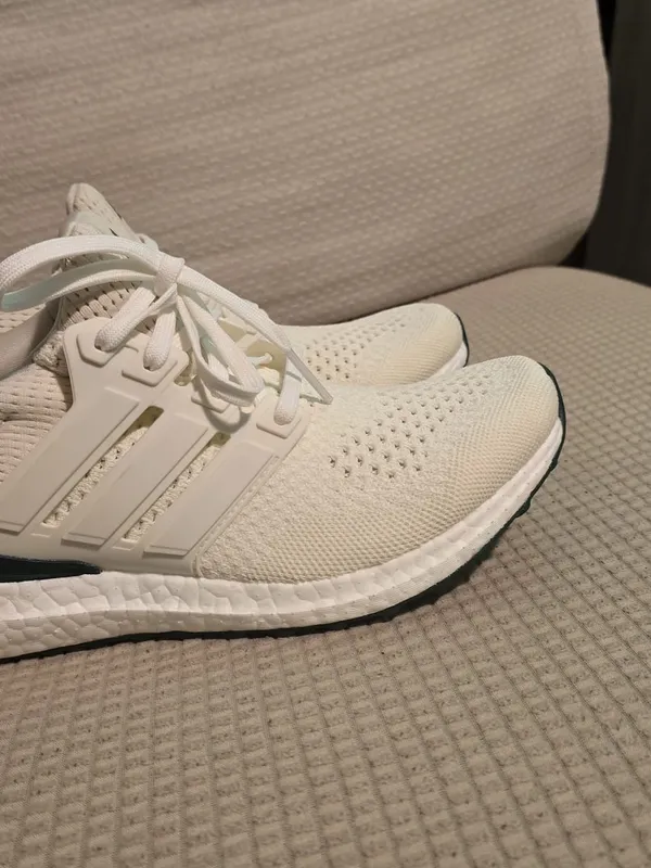 adidas Cream Knit Sneakers with Green Accents - Image 3