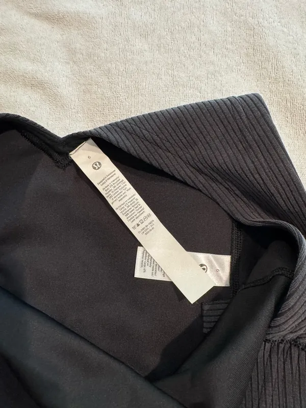 $58 Lululemon Softstreme Ribbed Cropped Tank Top Black Grey 6 S XS - Image 4