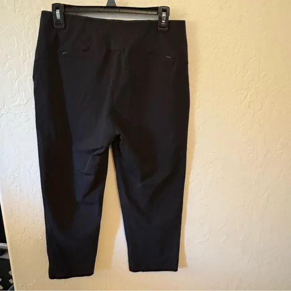 Lululemon In Power Mid Rise Crop 24" great condition. Black Sz 8 - Image 2