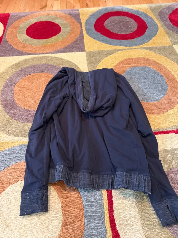 Lululemon Harmonious Hoodie Sweatshirt Reversible Grey Black Size 6 FLAWED - Image 2