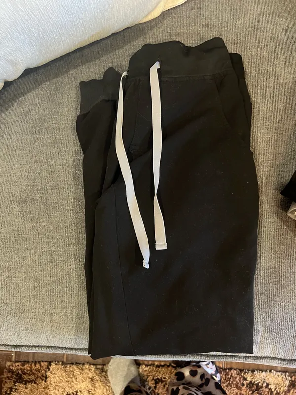 FIGS Scrub Set Jogger Top & Pants - Image 2