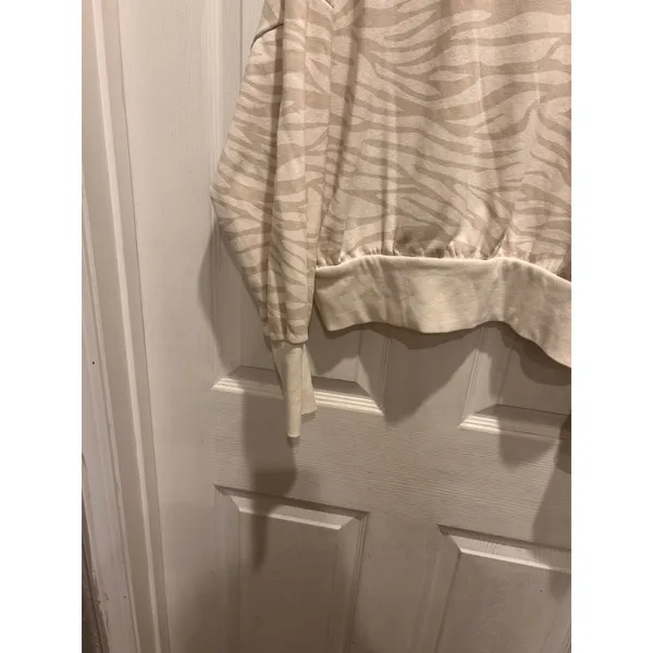 Old Navy Womens Cream Zebra Print Drop Shoulder Fleece Sweatshirt L‎ Athleisure - Image 4