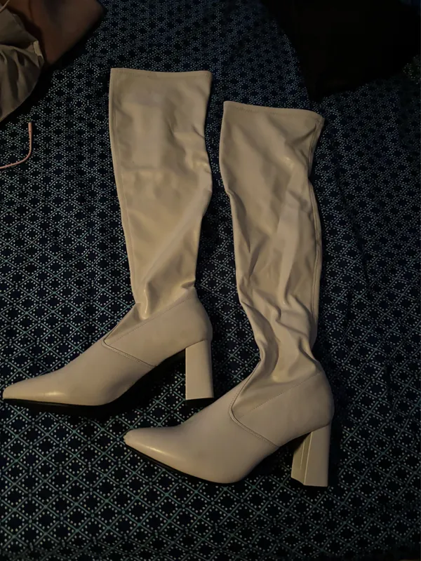 Size 11 white knee high chunky heel boots - Image 8