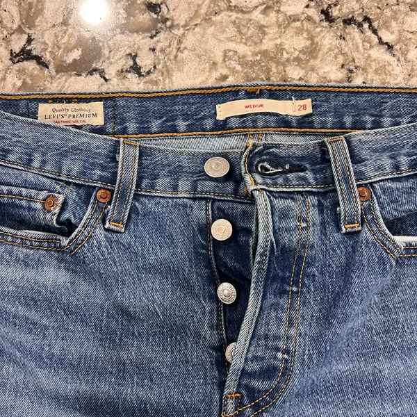 Levi's Light‎ Blue Denim Jeans with Brown Patch - Image 3