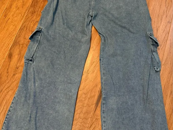 SHEIN Women's Bootcut Cargo Jeans in Faded Blue - Image 5