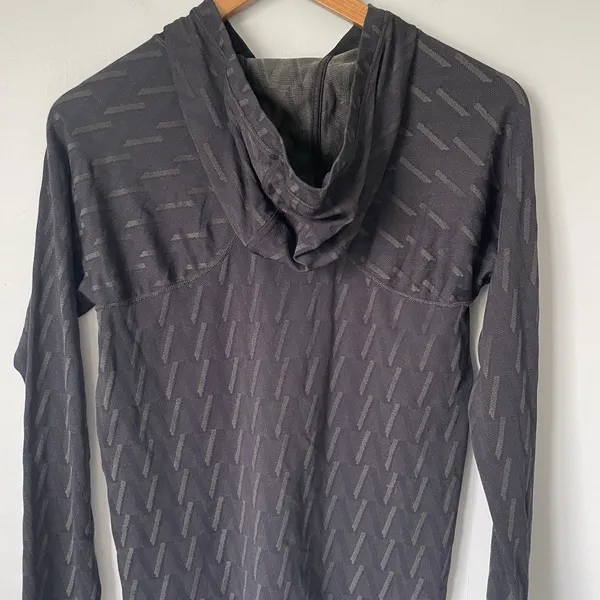 Lululemon Rest Less Hoodie Seamless Athleisure Lightweight Black Size Small - Image 6
