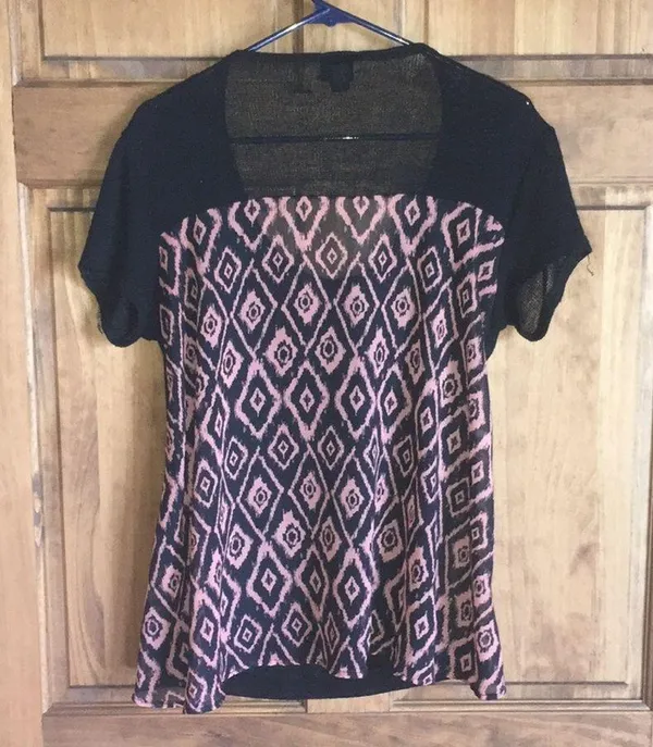 🔵Daytrip Buckle Embellished Black And coral Top! - Image 2