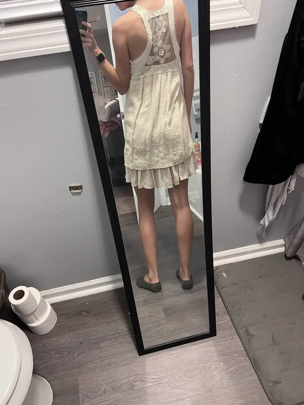 Off-White Flowy Dress - Image 3