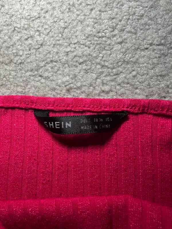 Hot Pink Cropped V-neck Tank Top Size Small - Image 3