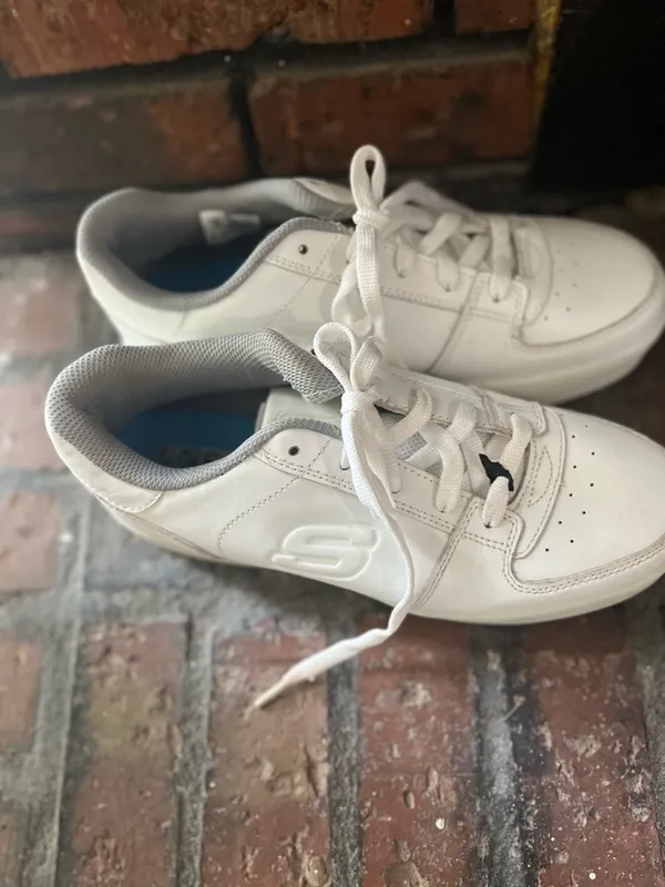 Skechers White Sneakers with Gray Collar size 7 (rm86) - Image 2