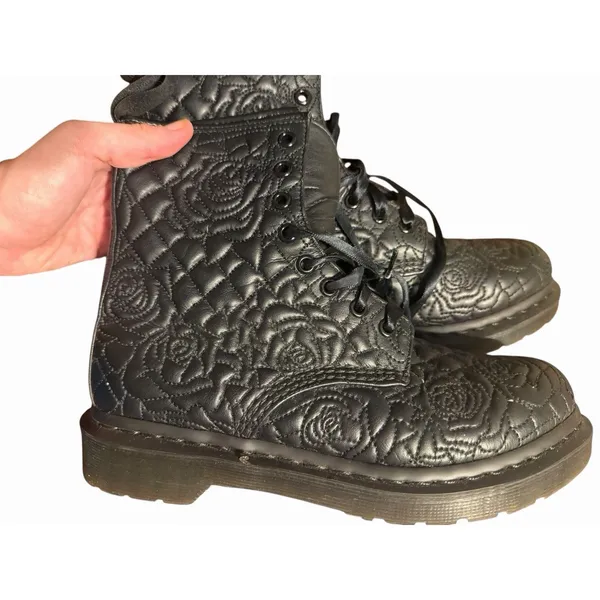 Dr. Martens Women’s Vonda Brause Black Leather Floral Flower Print Ankle Boots 8 - Image 3