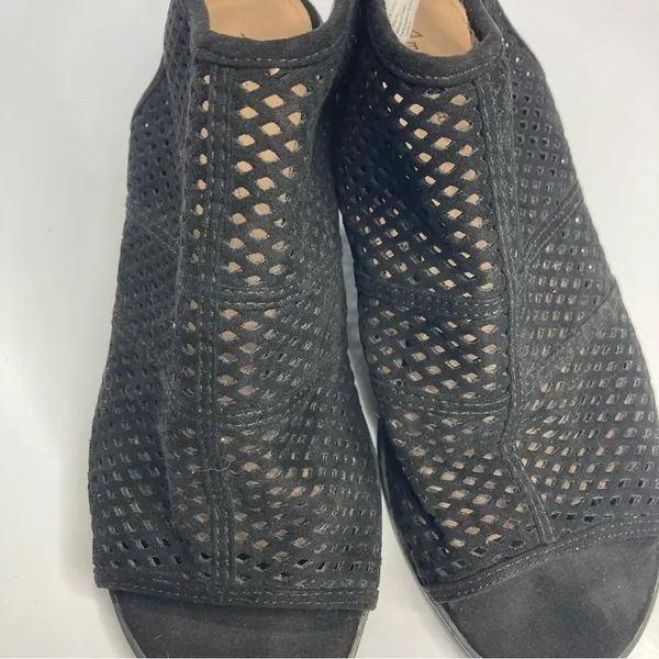 American‎ Eagle Outfitters laser cut peep toe shoes size 8 - Image 7