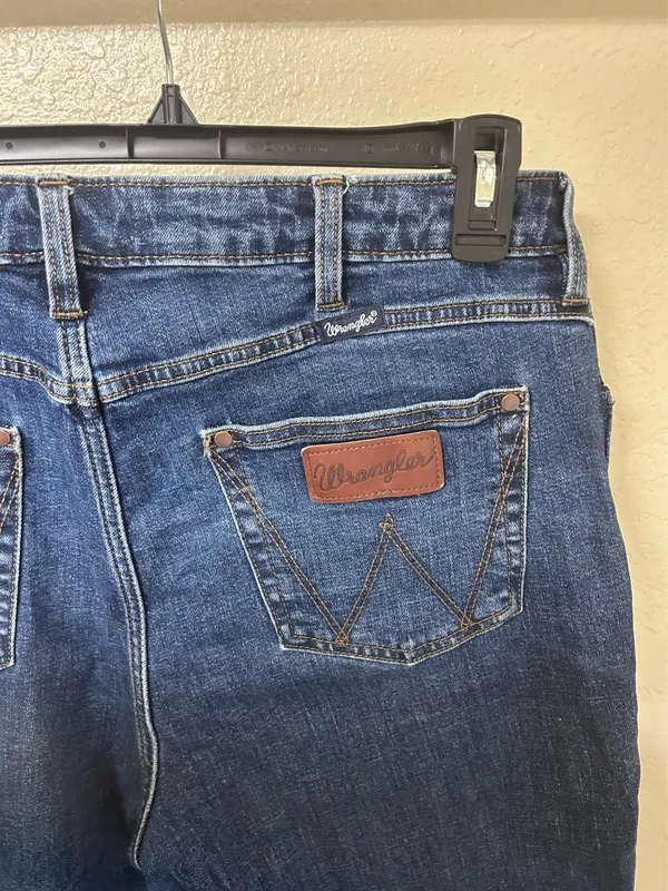 High-Rise Retro Wrangler Bootcut Jeans - Image 3