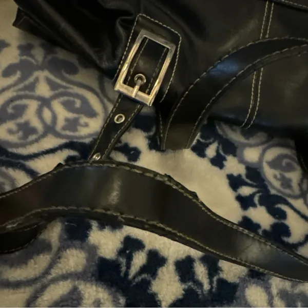Kenneth Cole Reaction Black Leather Purse - Image 10