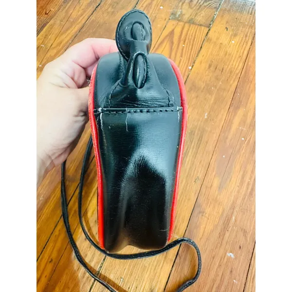Vintage GUCCI Black Red 1980s Leather Oval Interlocking GG Logo Crossbody Purse - Image 3