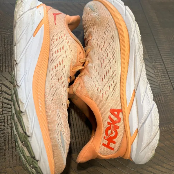 Hoka Clifton 8 melon color running shoes 8.5B women - Image 7