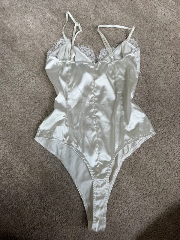 PrettyLittleThing White Satin Lace Bodysuit Size 4 - Image 4
