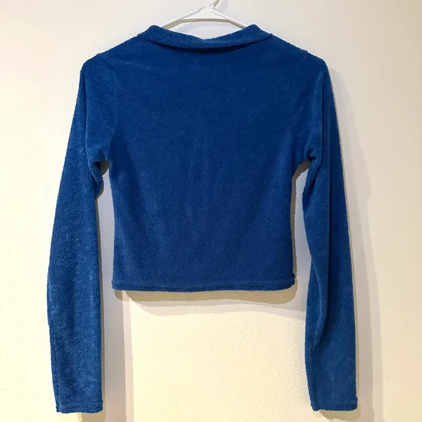 Pretty Little Thing Blue Button Crop Long-sleeve - Image 4