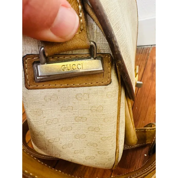 Vintage GUCCI Tan Interlocking GG Turn Lock Crossbody Made In Italy Purse - Image 5