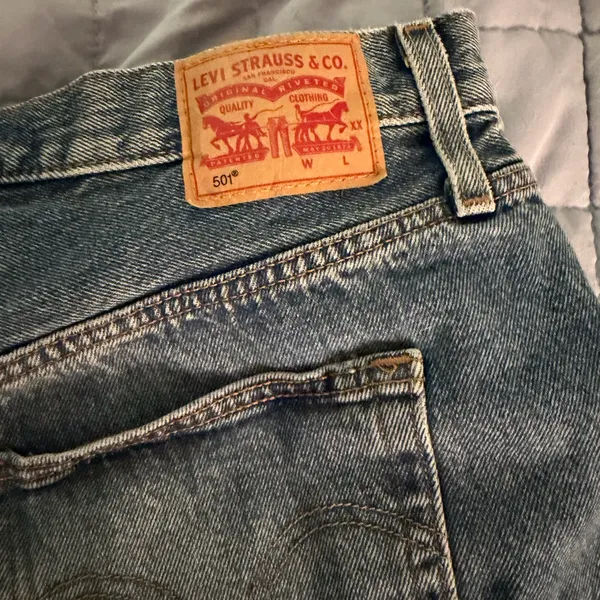 Levi's 501 Women's Denim Shorts Size 33 - Image 3