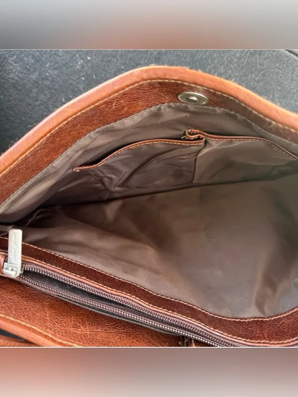 Ellington Portland Oregon Leather Tote Shoulder Bag with Magnetic Closure - Image 3