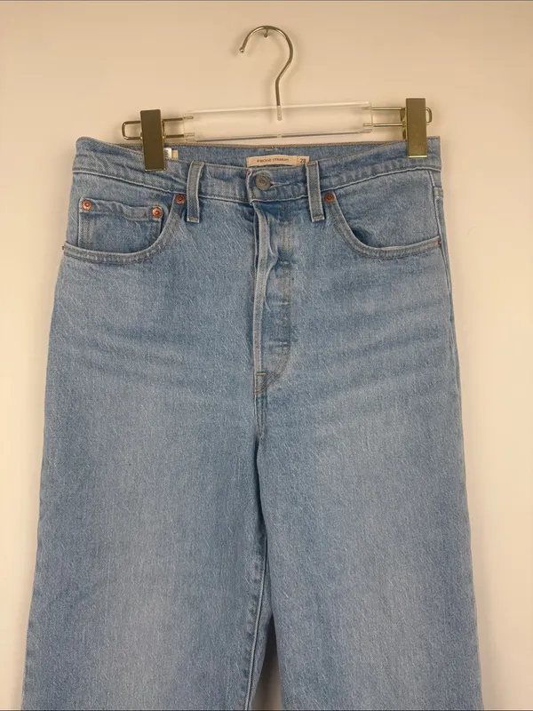 Levi’s Ribcage Straight Blue Denim High Rise Jeans Size 28 - Image 4