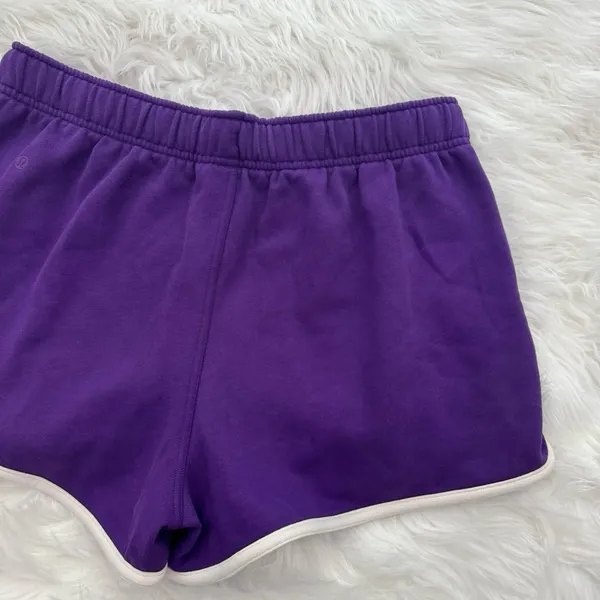 Lululemon Scuba Mid-Rise Oversized Shorts 3" College Purple Light Ivory Large - Image 7